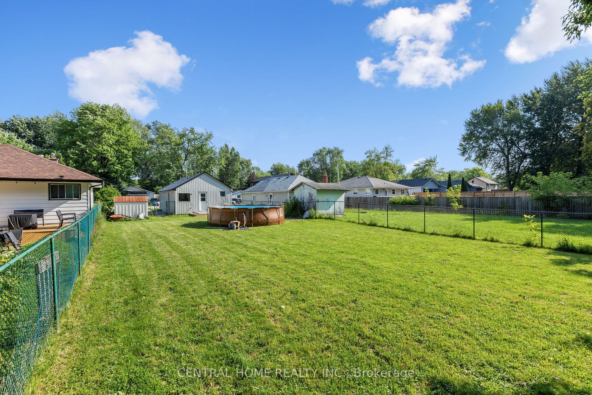 208 Bayview Ave