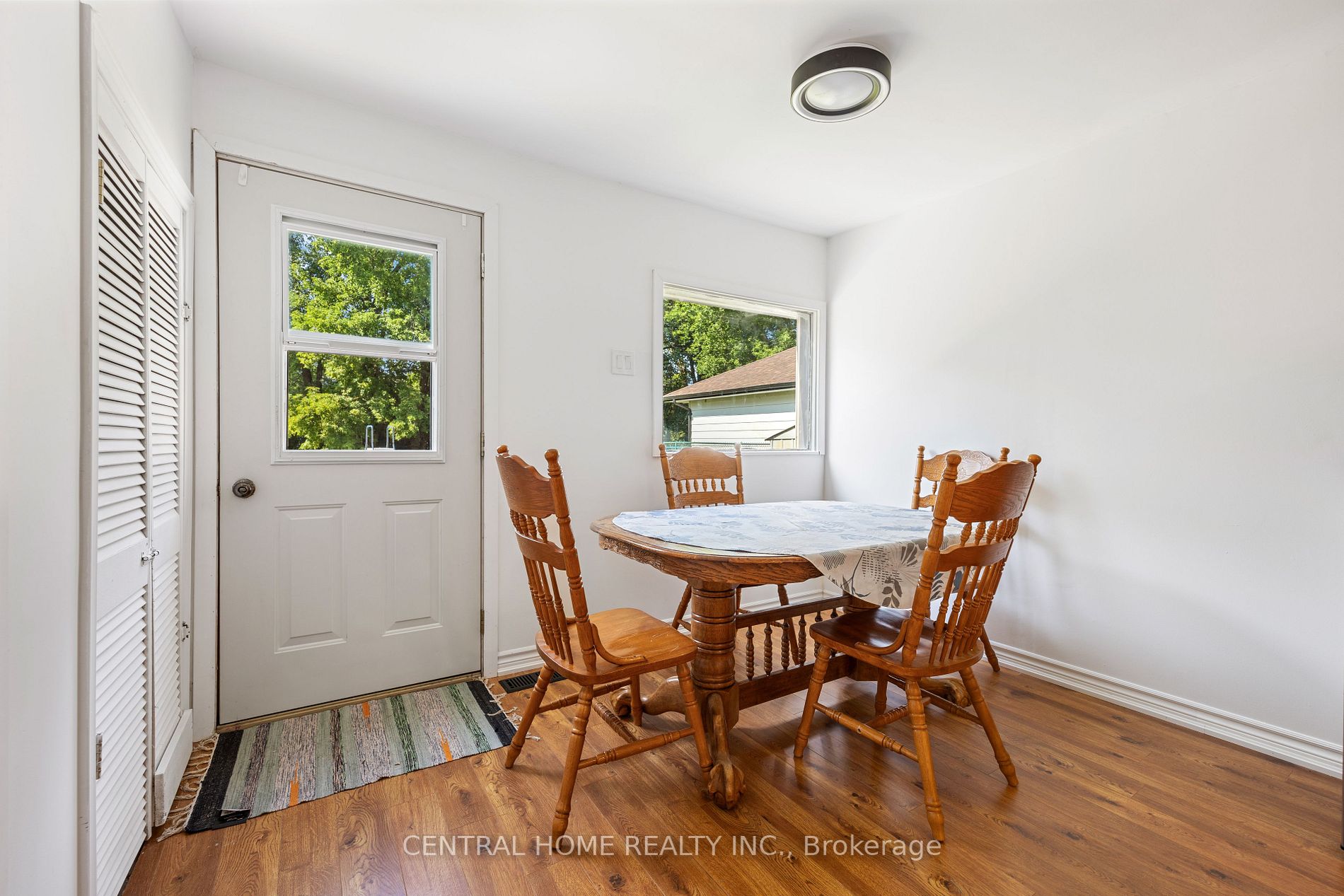 208 Bayview Ave