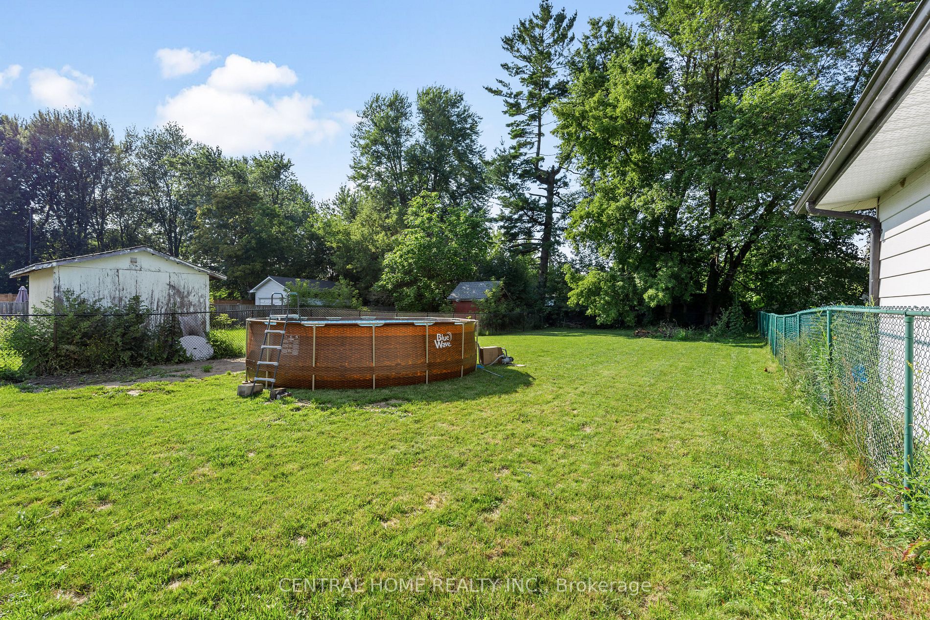 208 Bayview Ave