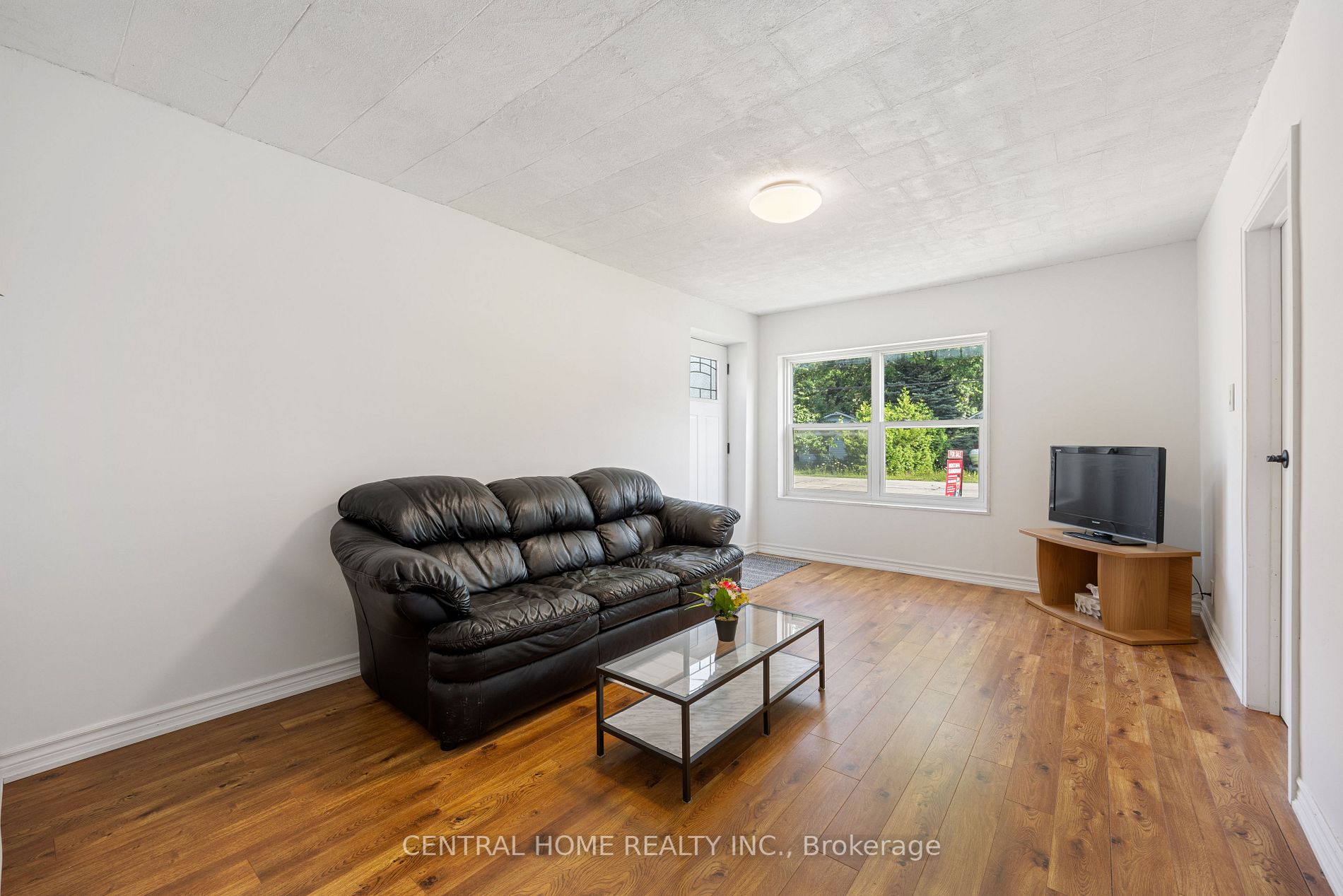 208 Bayview Ave