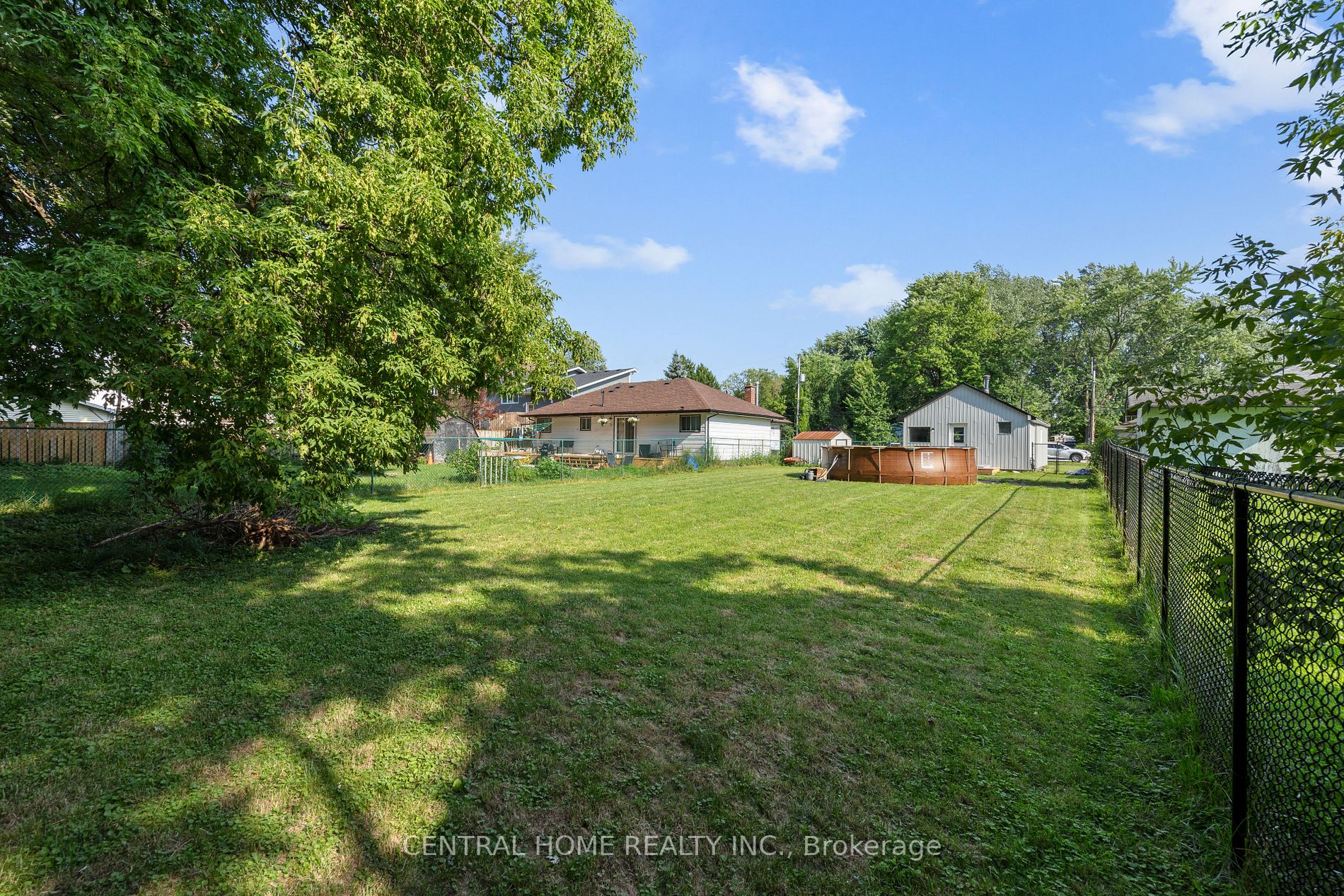 208 Bayview Ave