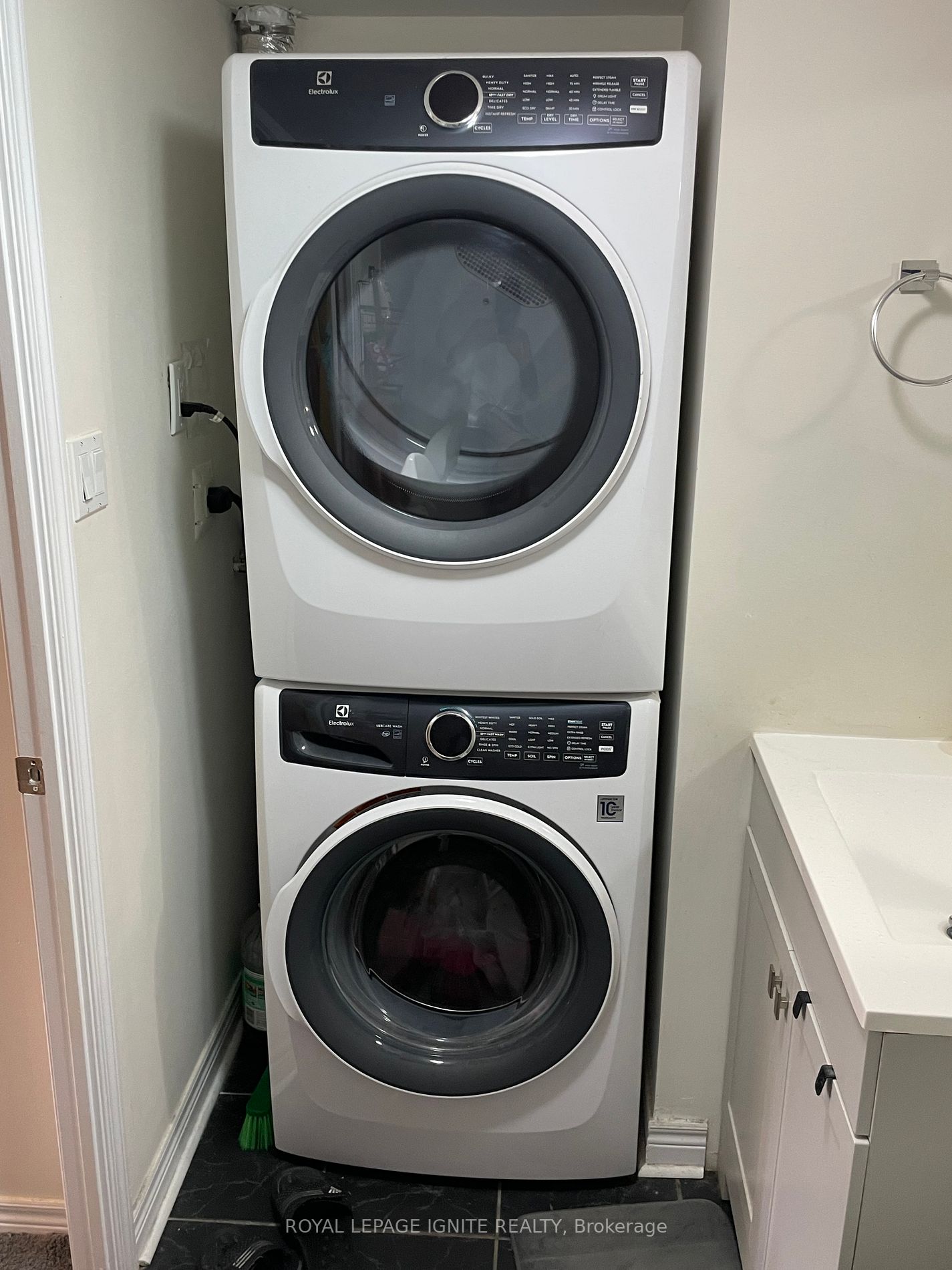 245 Pine Grove Rd, #211