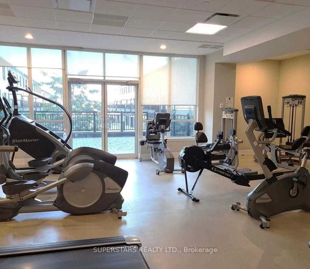376 Highway 7 E, #221