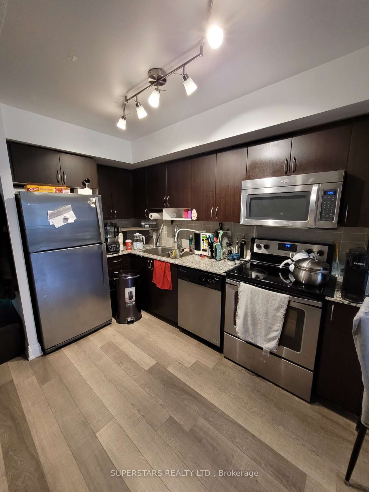 376 Highway 7 E, #221