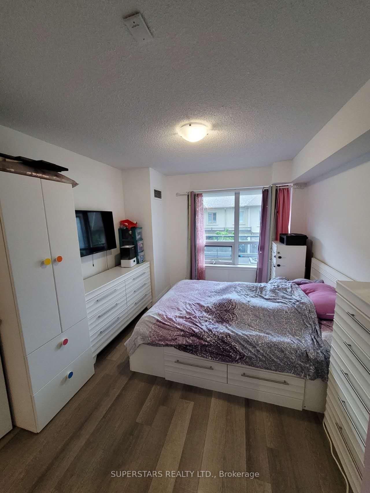 376 Highway 7 E, #221