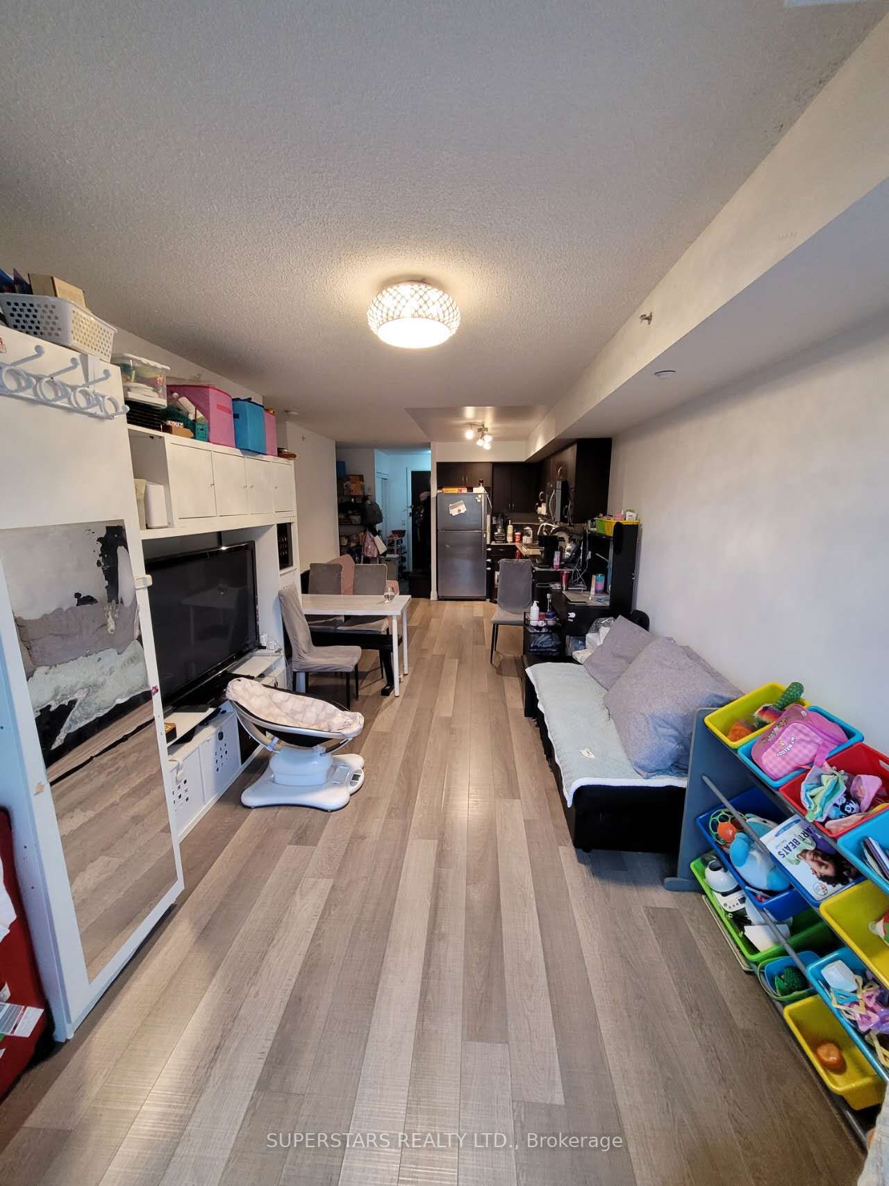 376 Highway 7 E, #221