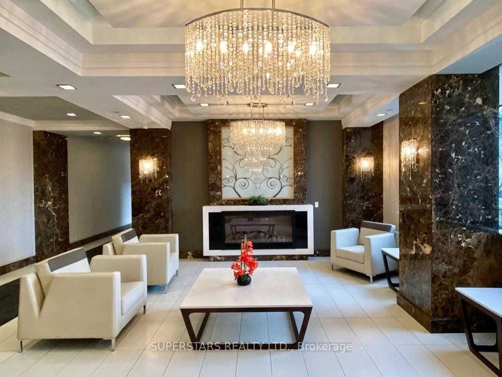 376 Highway 7 E, #221