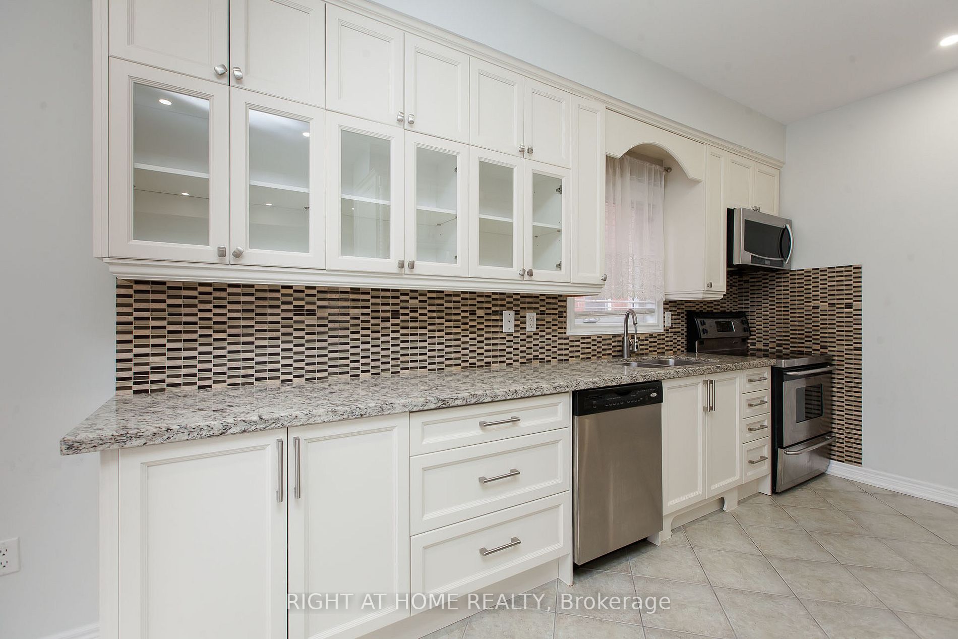 28 Ozner Cres