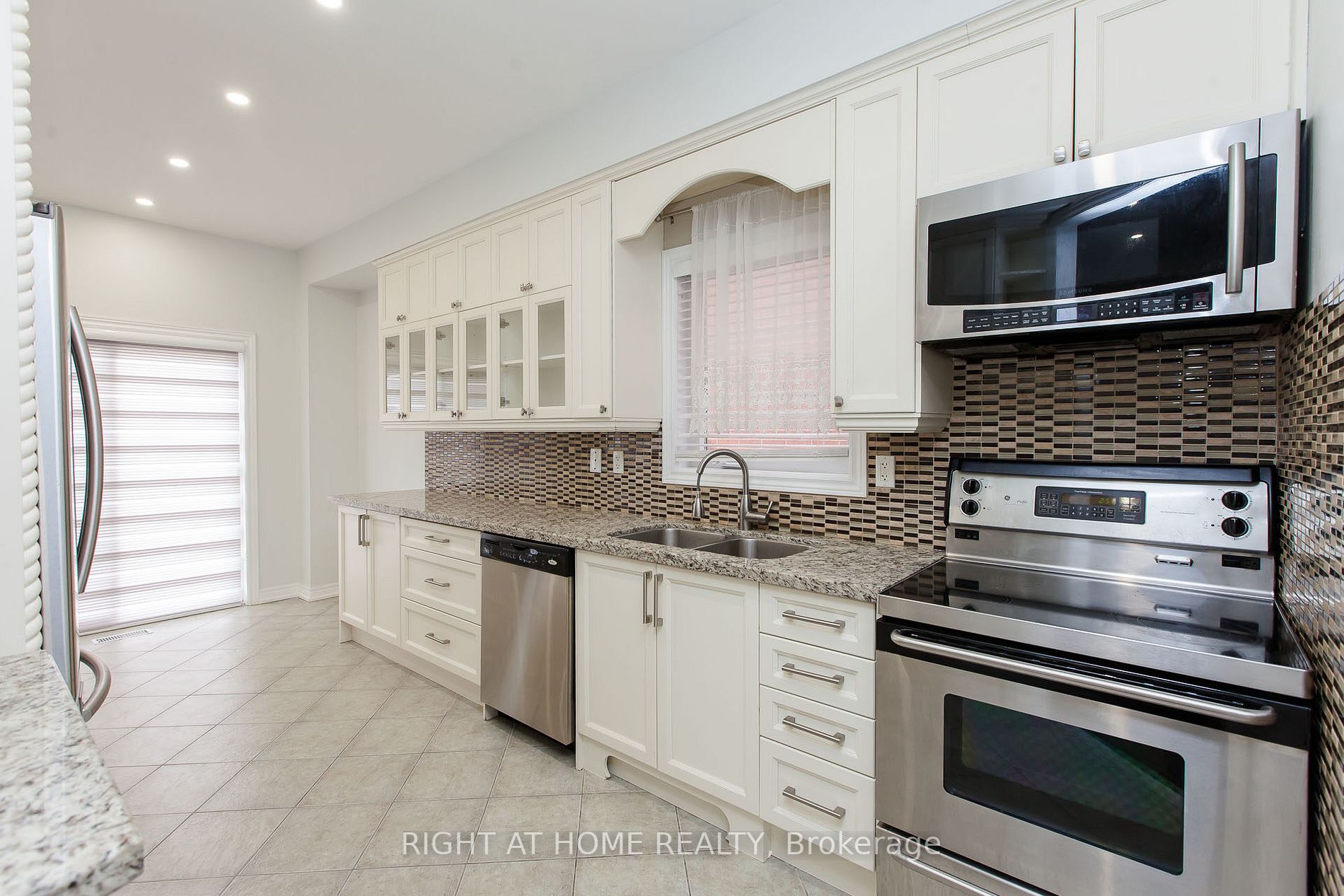 28 Ozner Cres