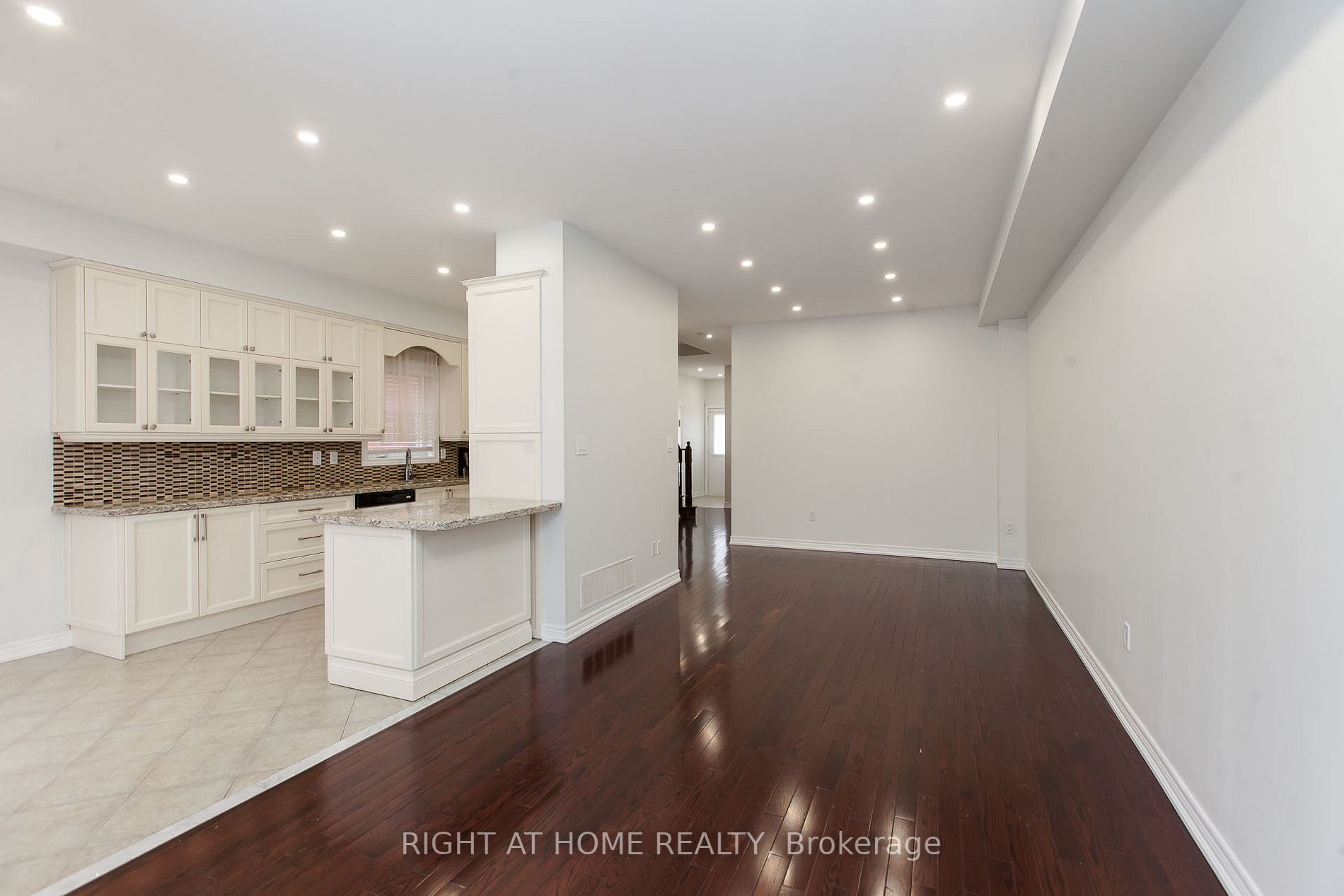 28 Ozner Cres