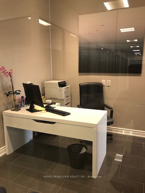7163 Yonge St, #245