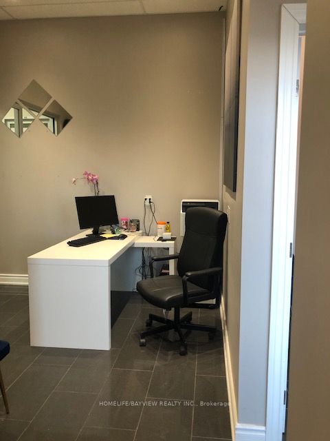 7163 Yonge St, #245