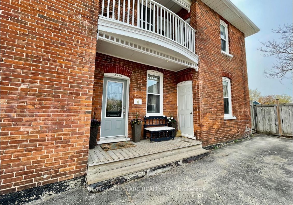 72 River St