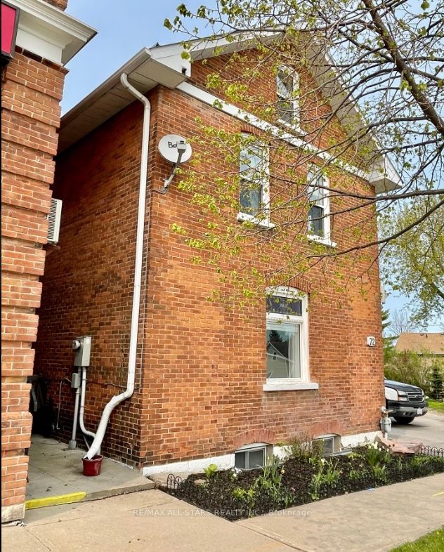 72 River St