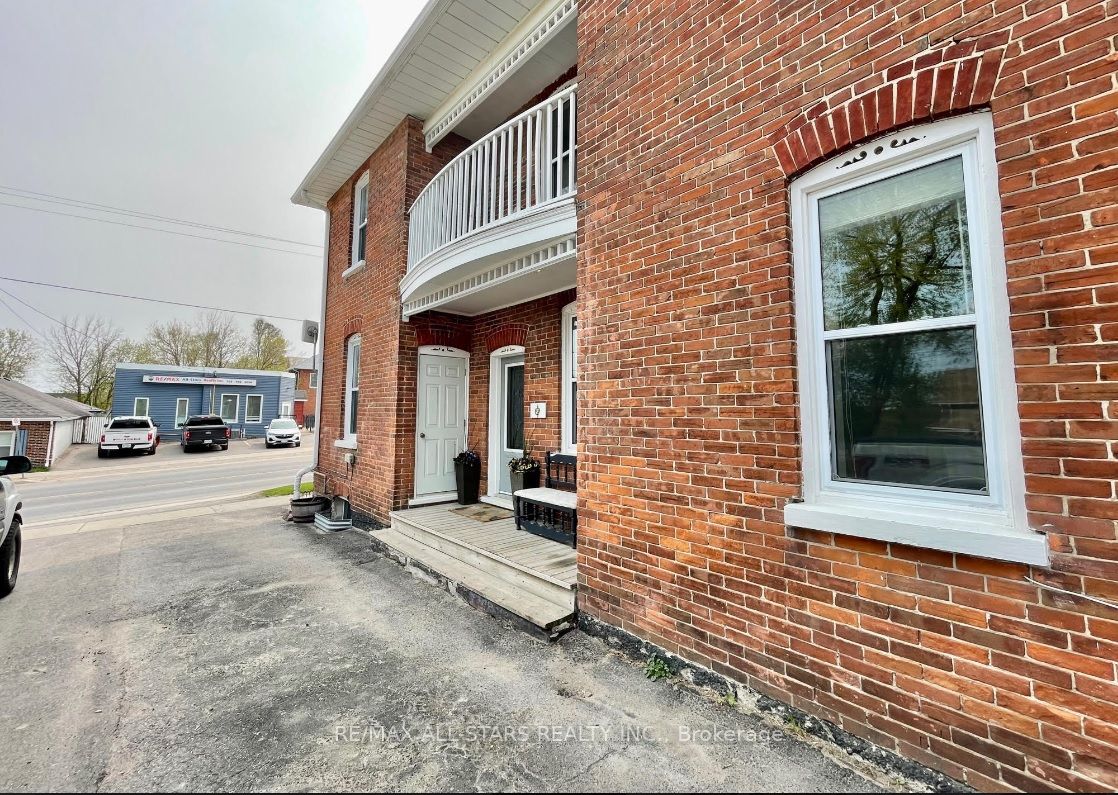 72 River St
