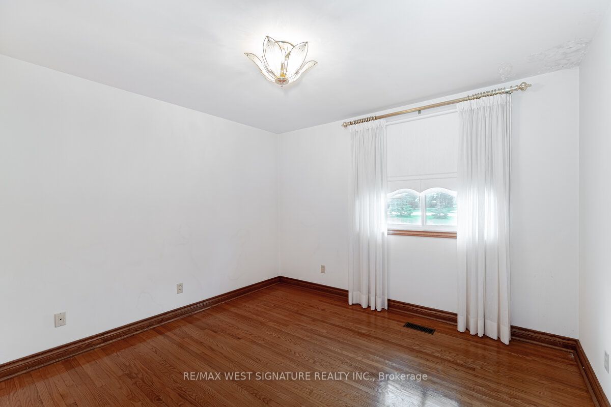 10 Keewaydin Rd