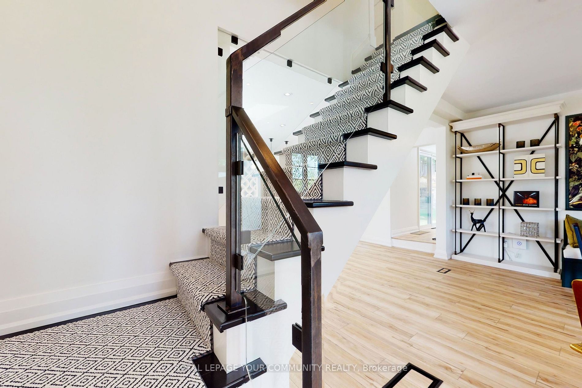 186 Main Street N