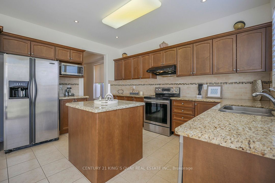 50 Castleglen Blvd