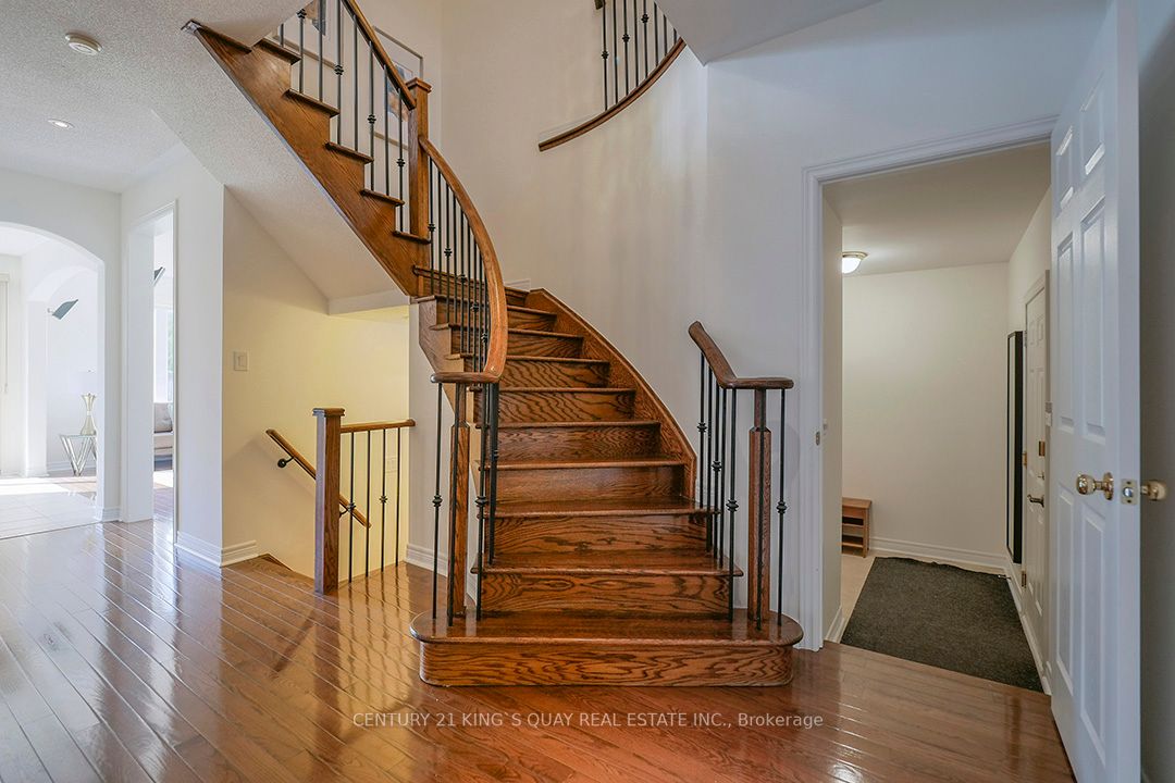 50 Castleglen Blvd