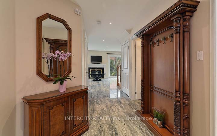 72 Louana Cres