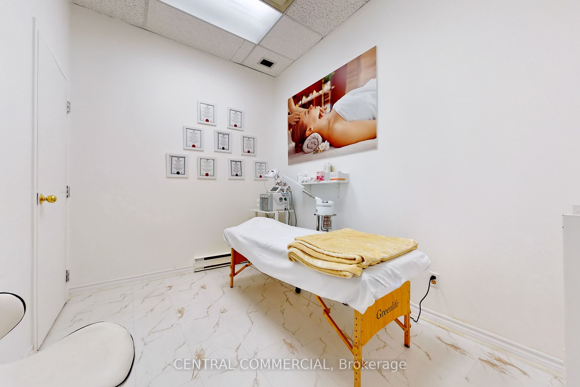 10168 Yonge St, #204