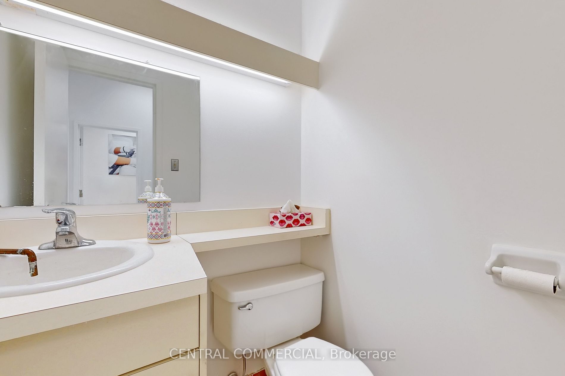 10168 Yonge St, #204