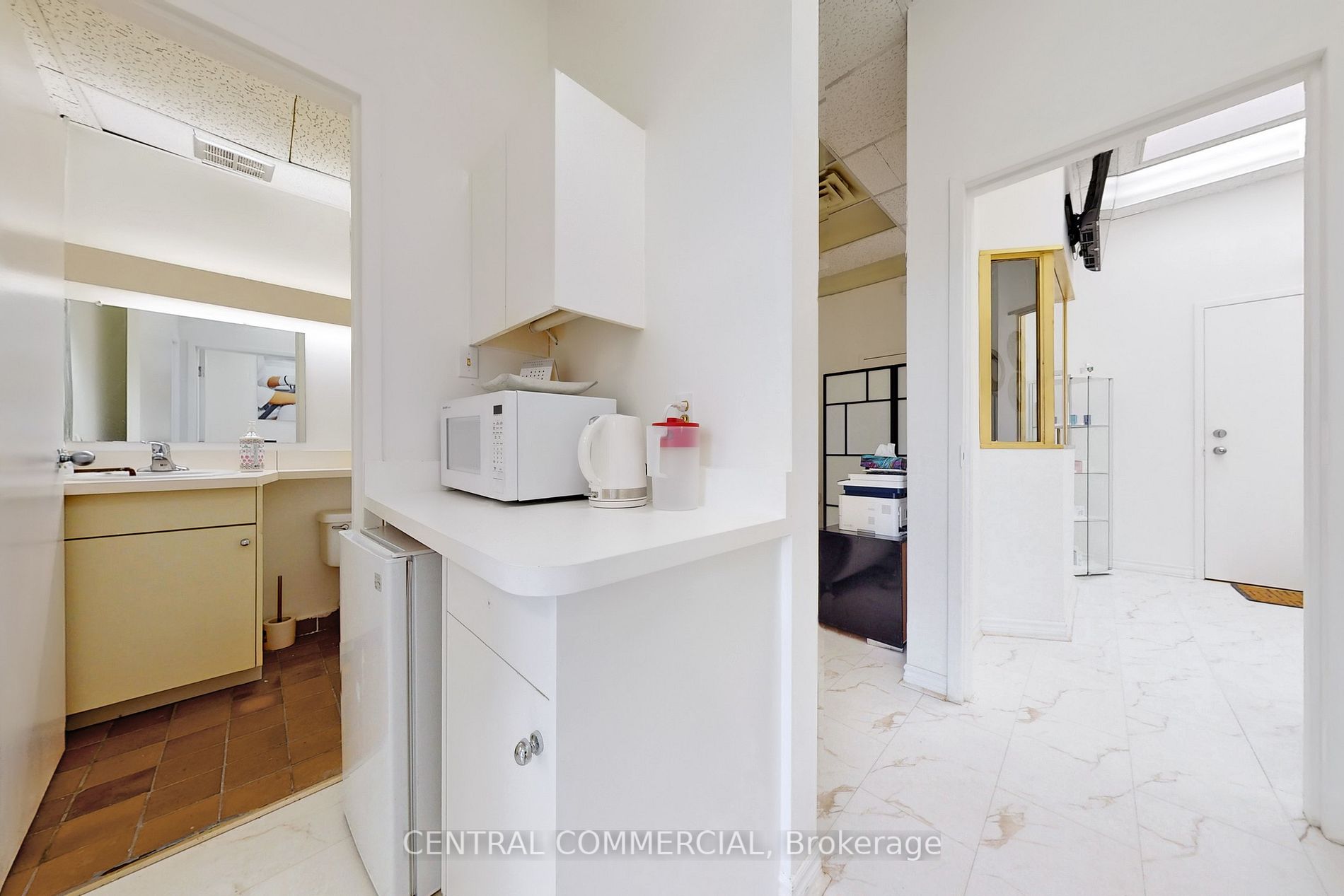 10168 Yonge St, #204