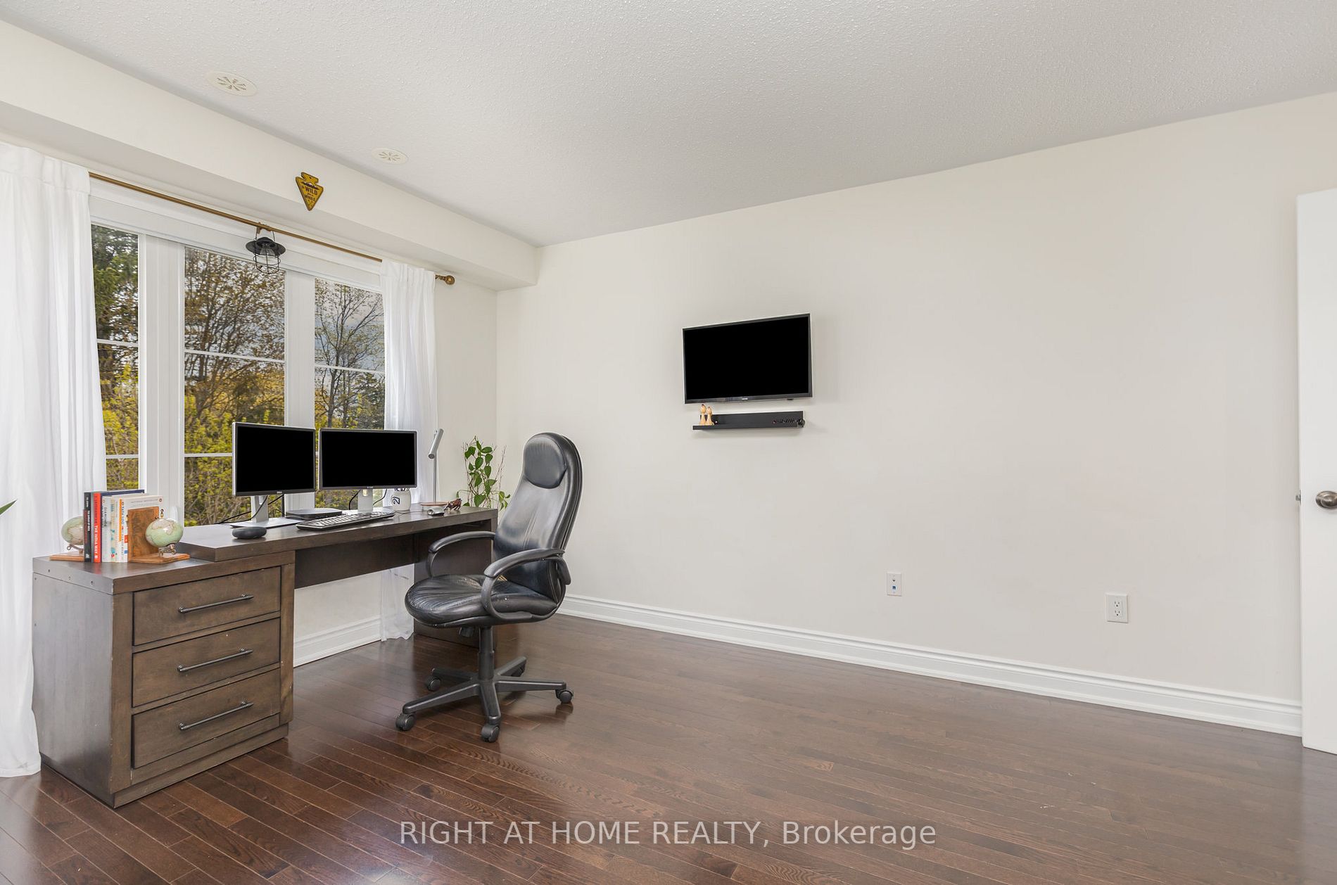 1331 Major Mackenzie Dr, #124