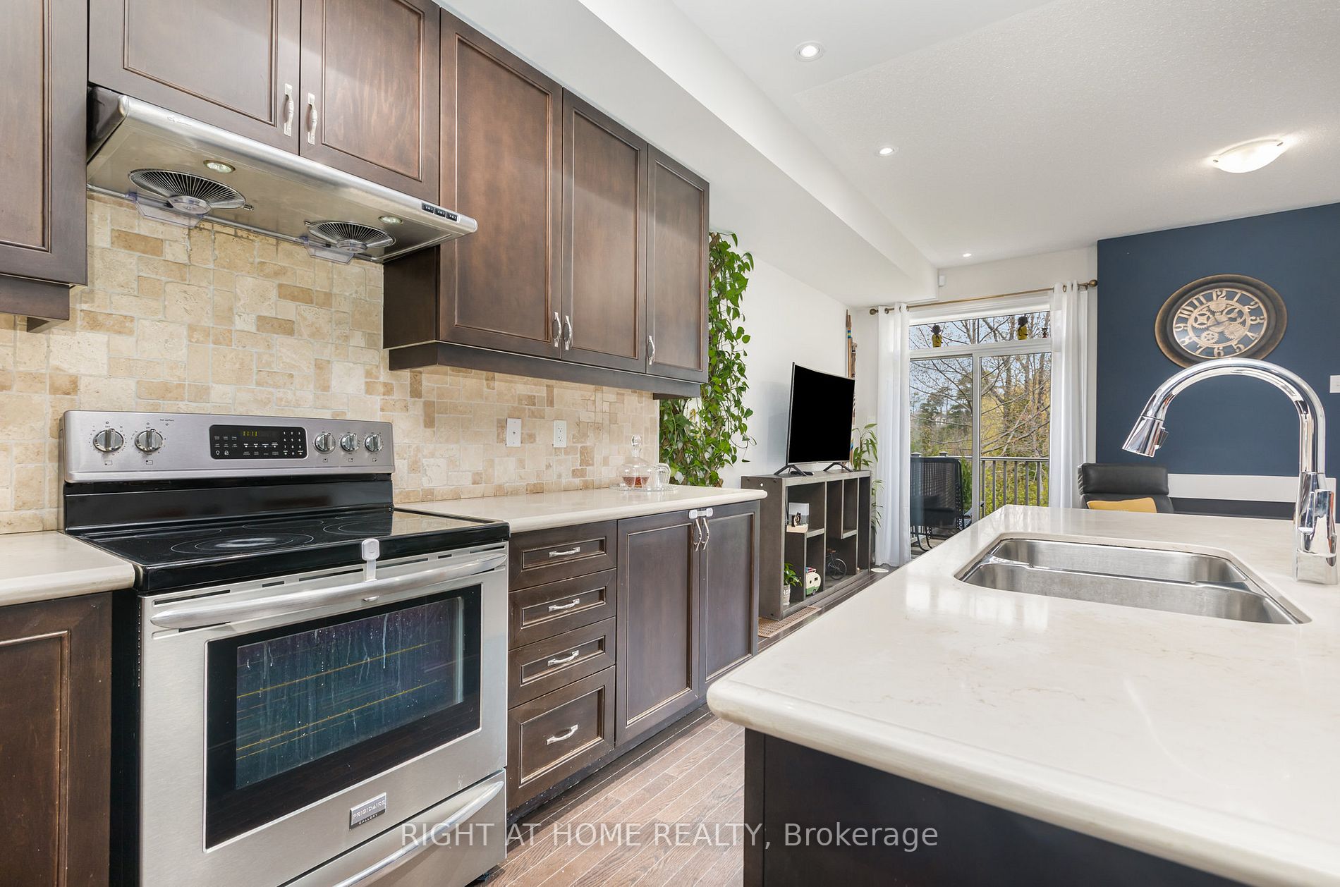 1331 Major Mackenzie Dr, #124