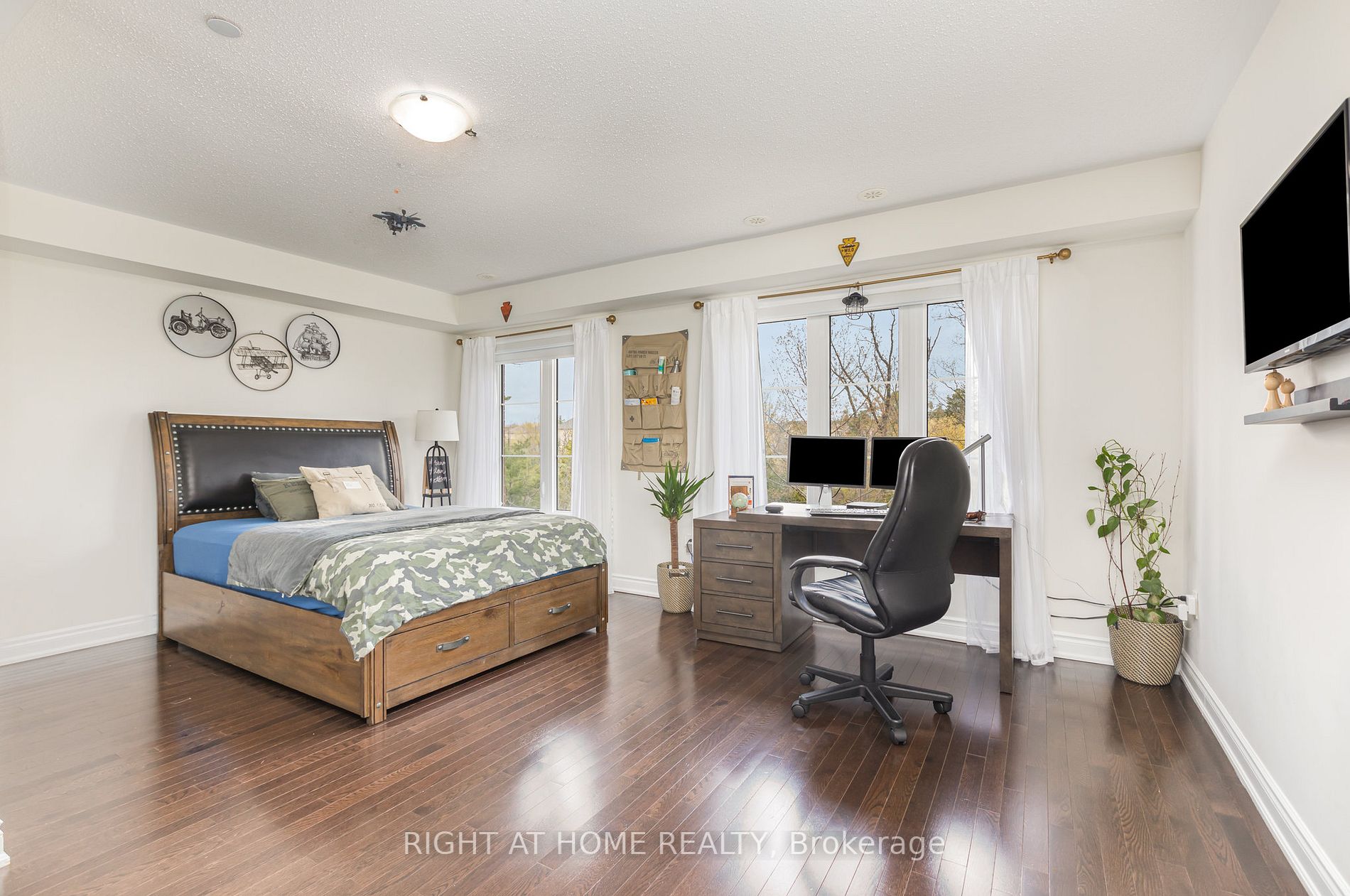 1331 Major Mackenzie Dr, #124