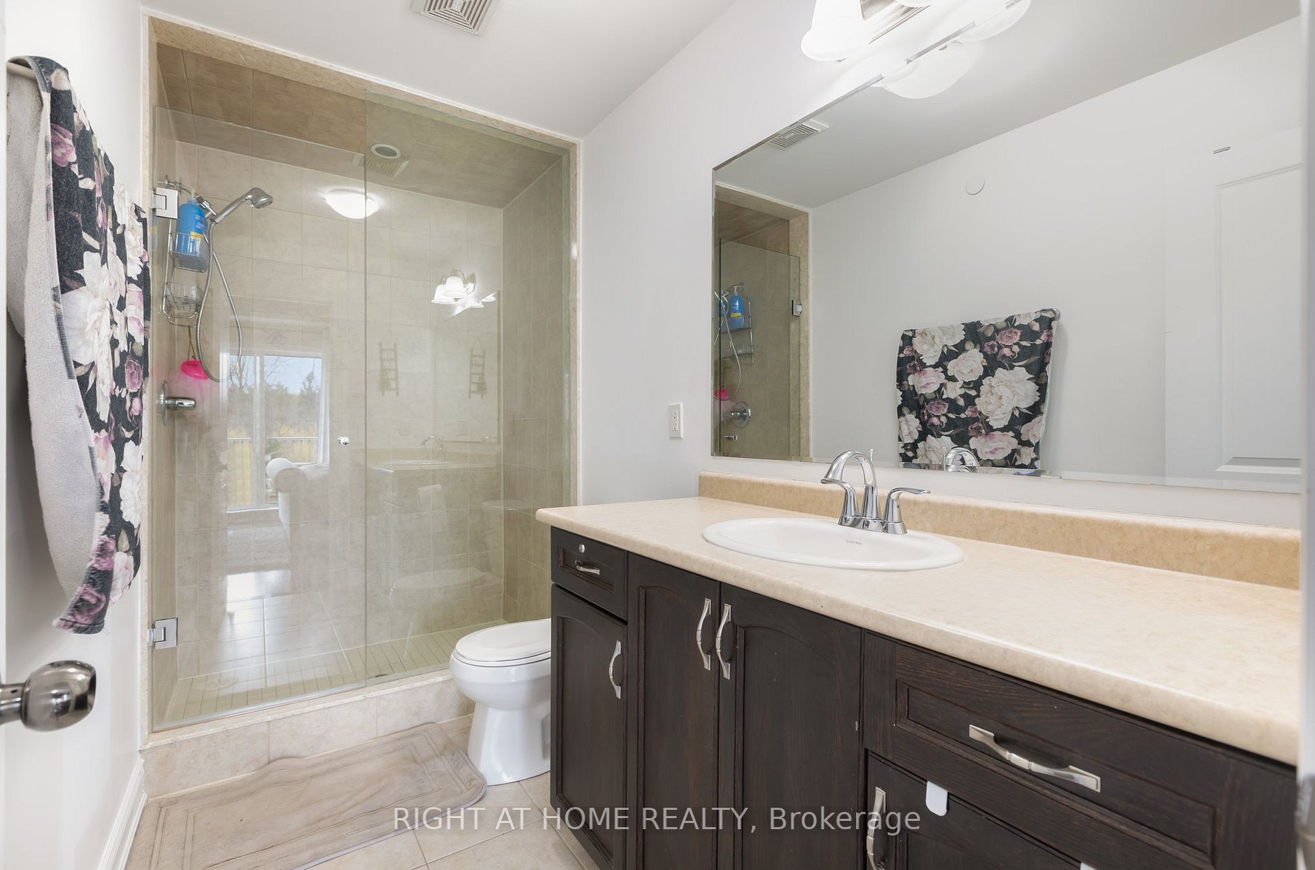 1331 Major Mackenzie Dr, #124