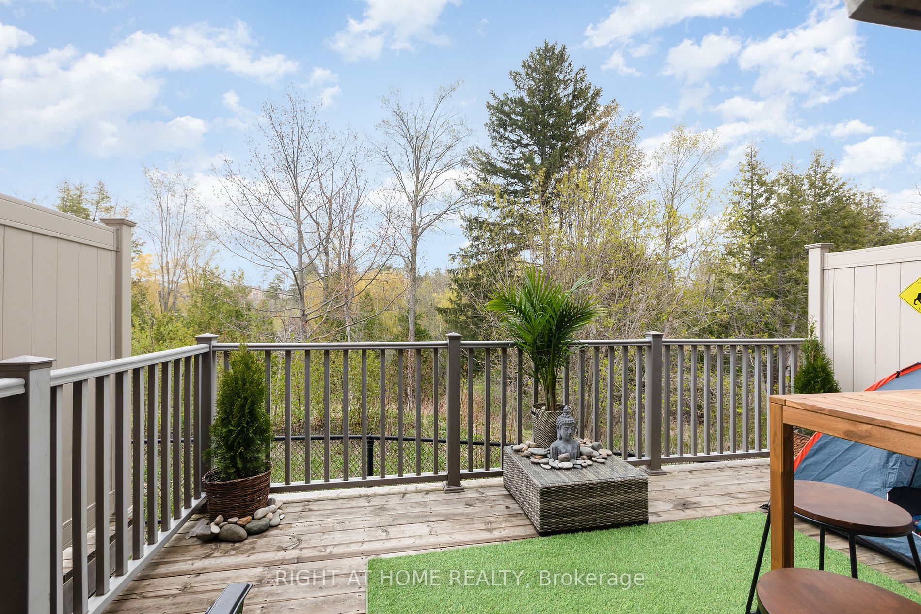1331 Major Mackenzie Dr, #124
