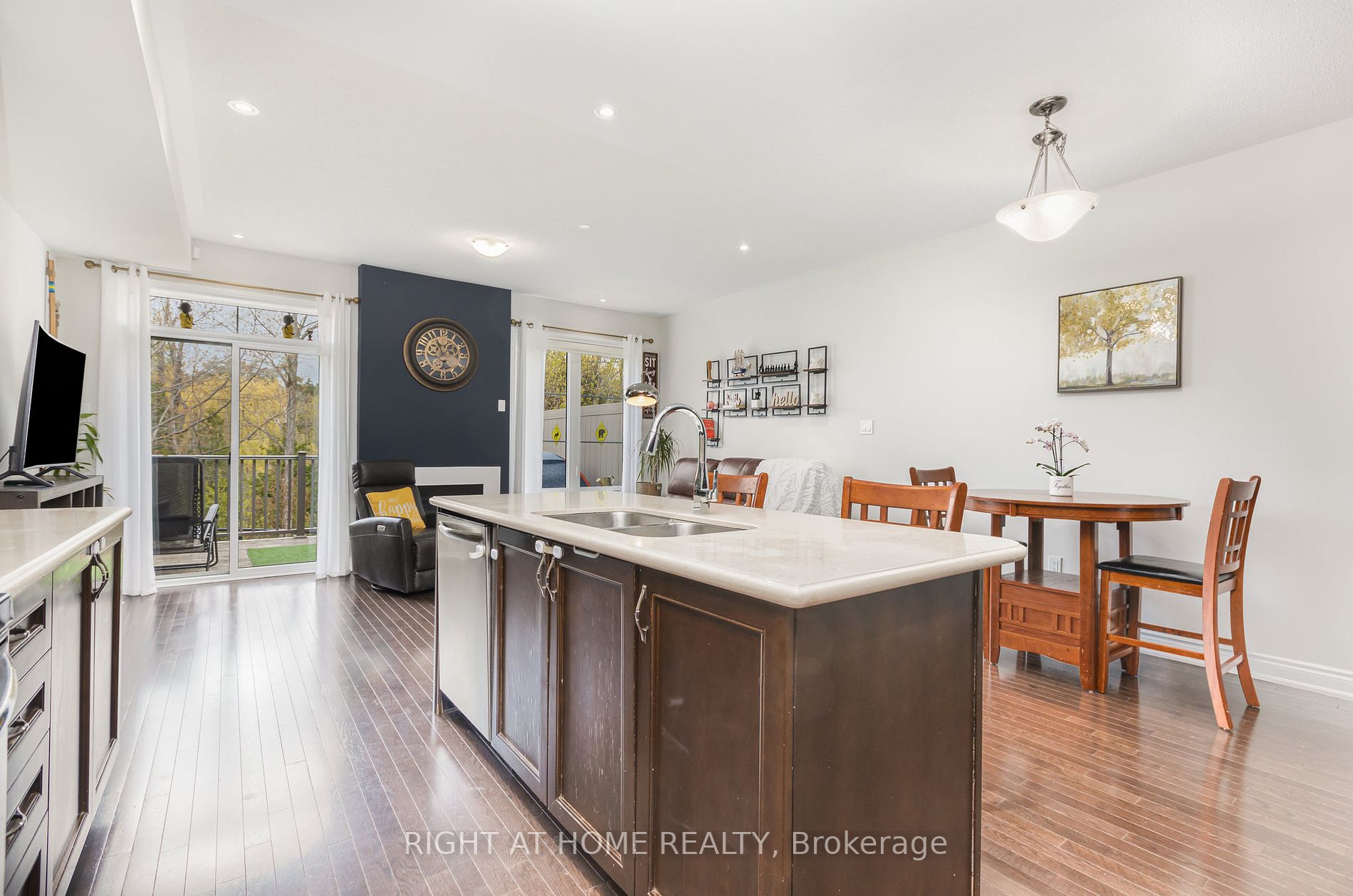 1331 Major Mackenzie Dr, #124
