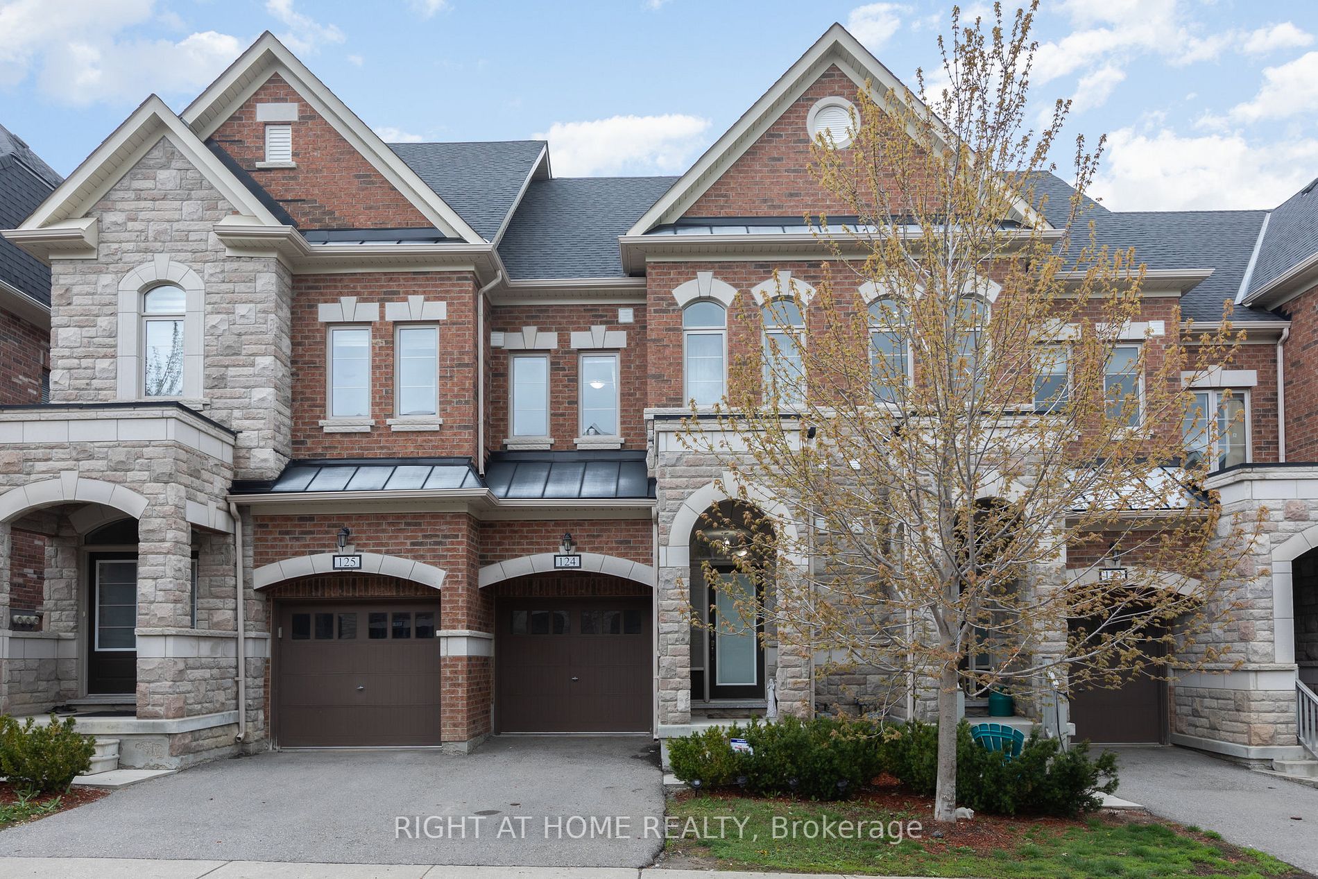 1331 Major Mackenzie Dr, #124