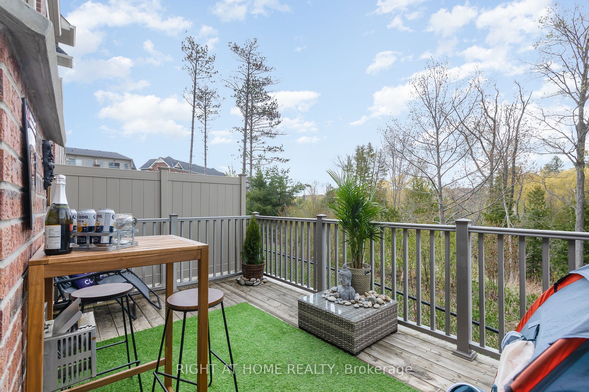 1331 Major Mackenzie Dr, #124