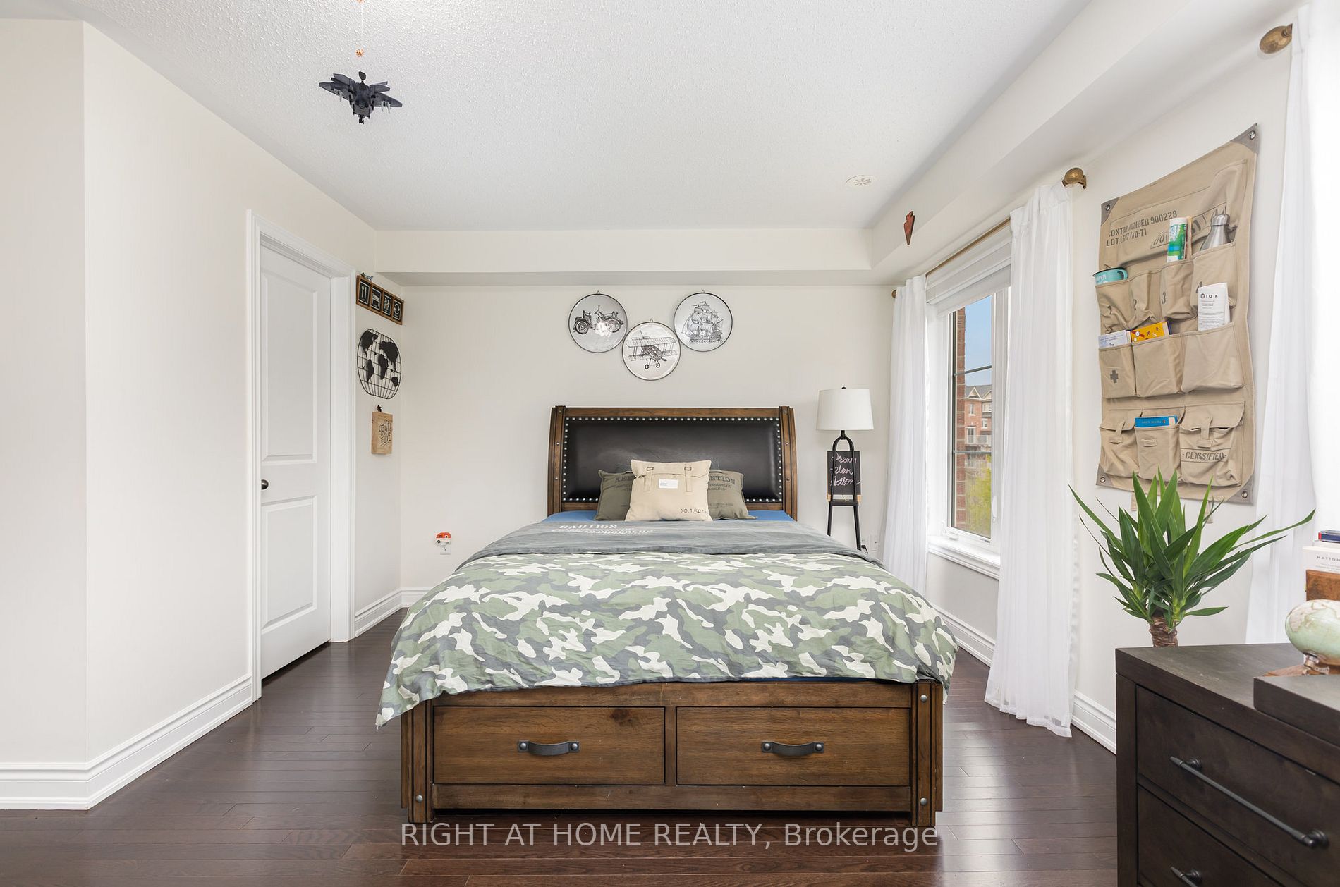 1331 Major Mackenzie Dr, #124