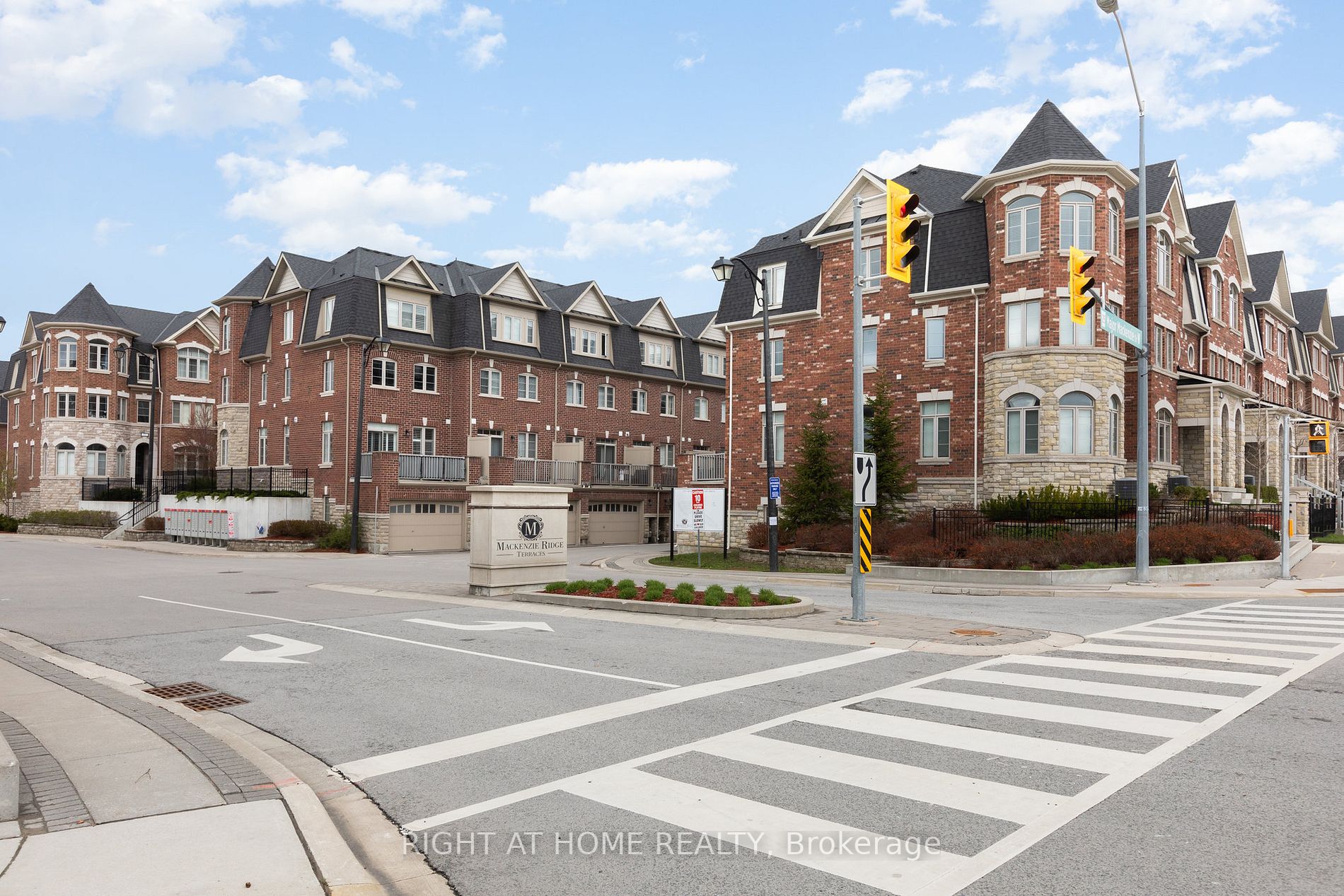 1331 Major Mackenzie Dr, #124