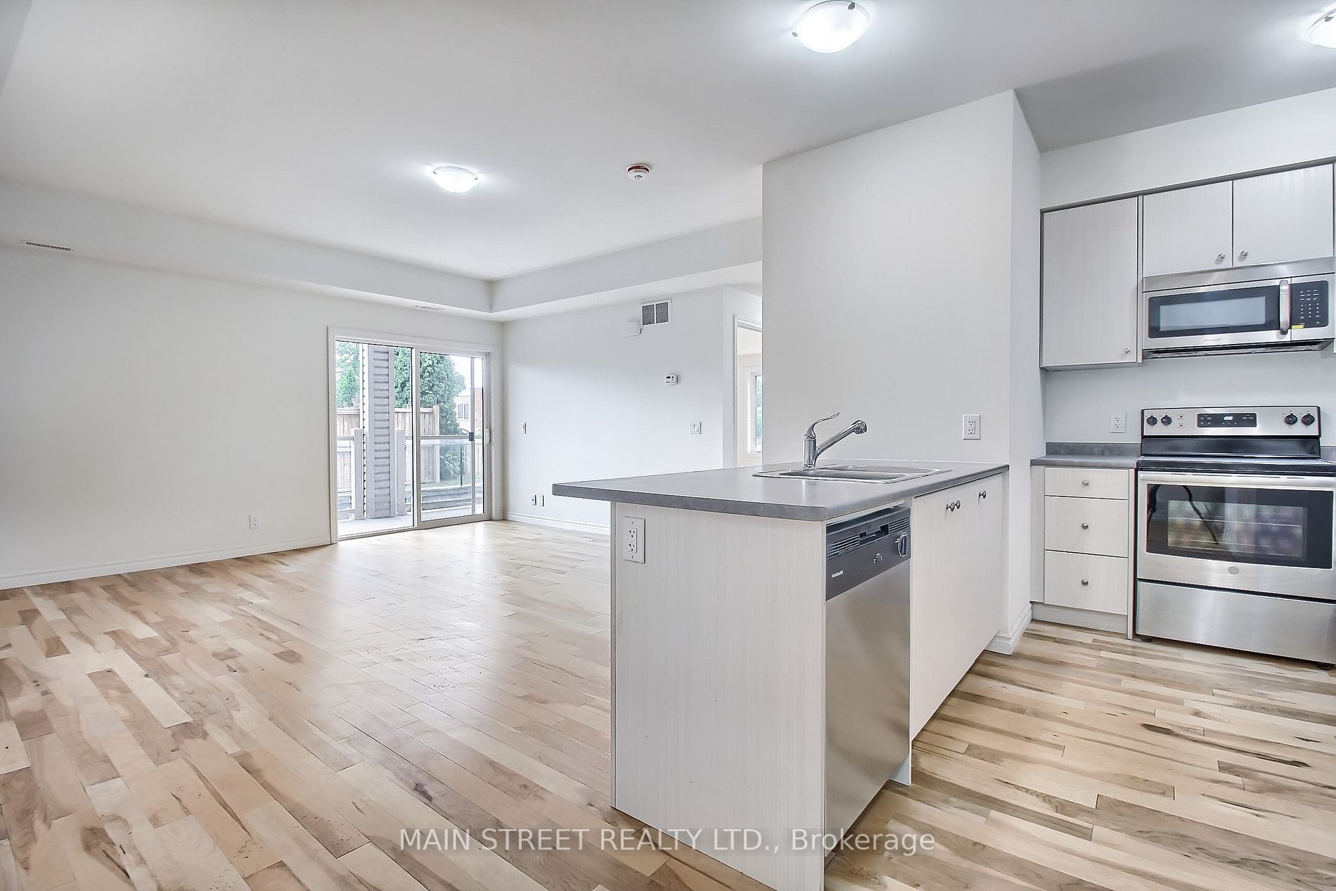 128 Barrie St, #106