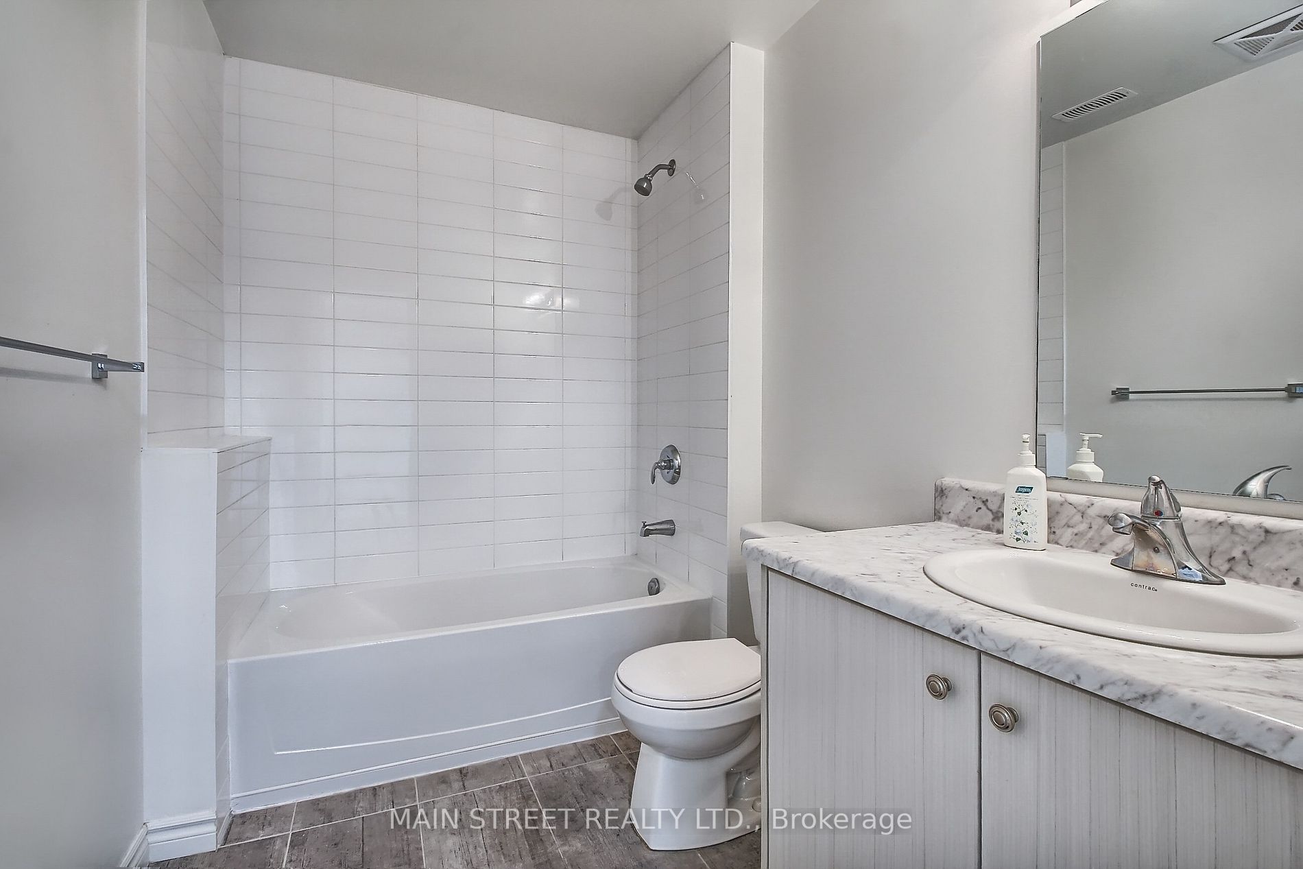 128 Barrie St, #106