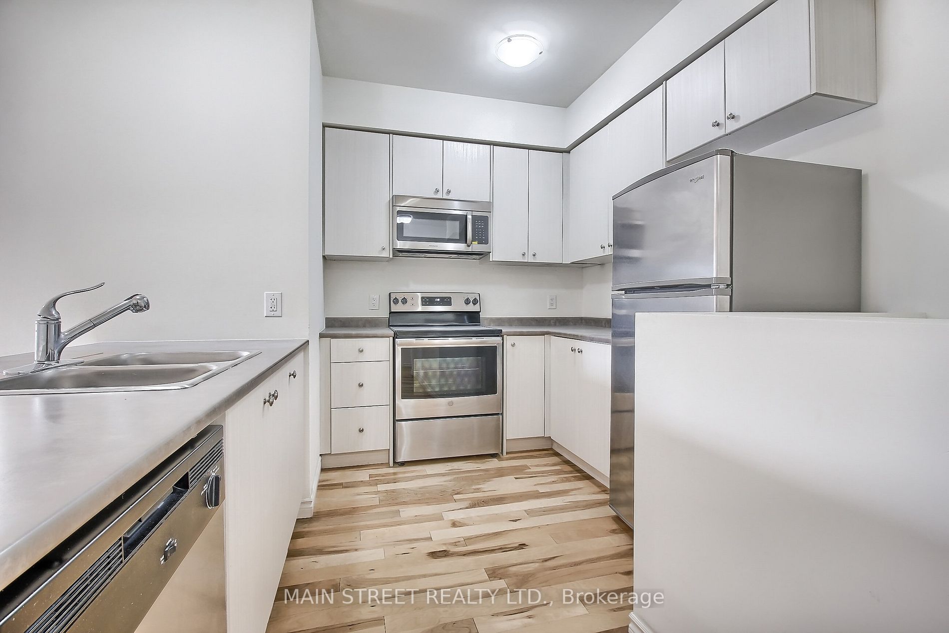 128 Barrie St, #106