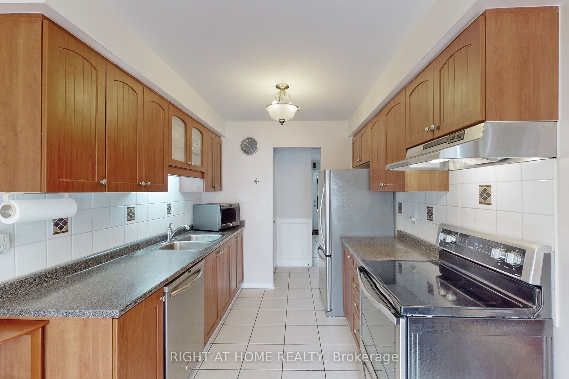 23 Steepleview Cres