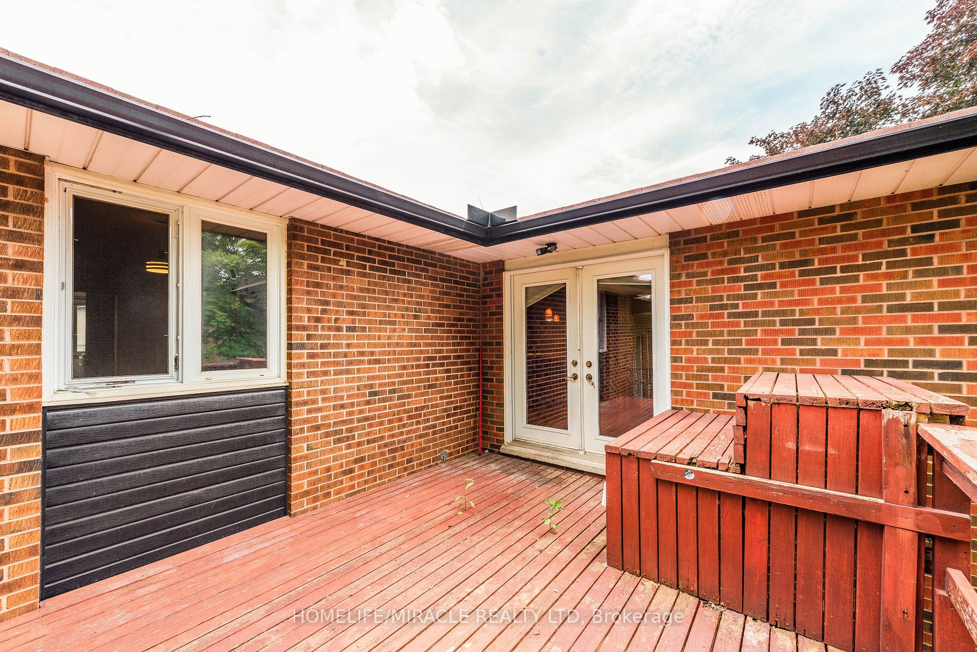 50 Simmons St