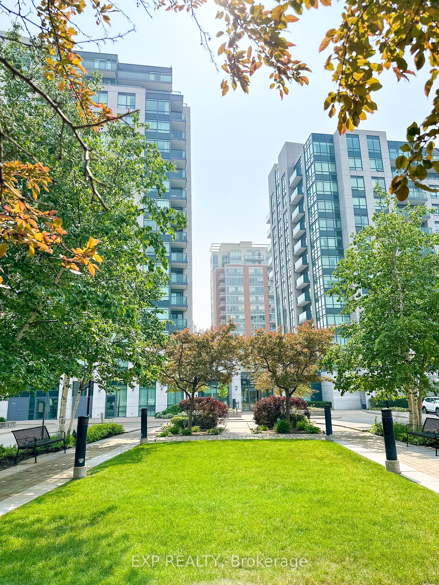 75 South Town Centre Blvd, #806