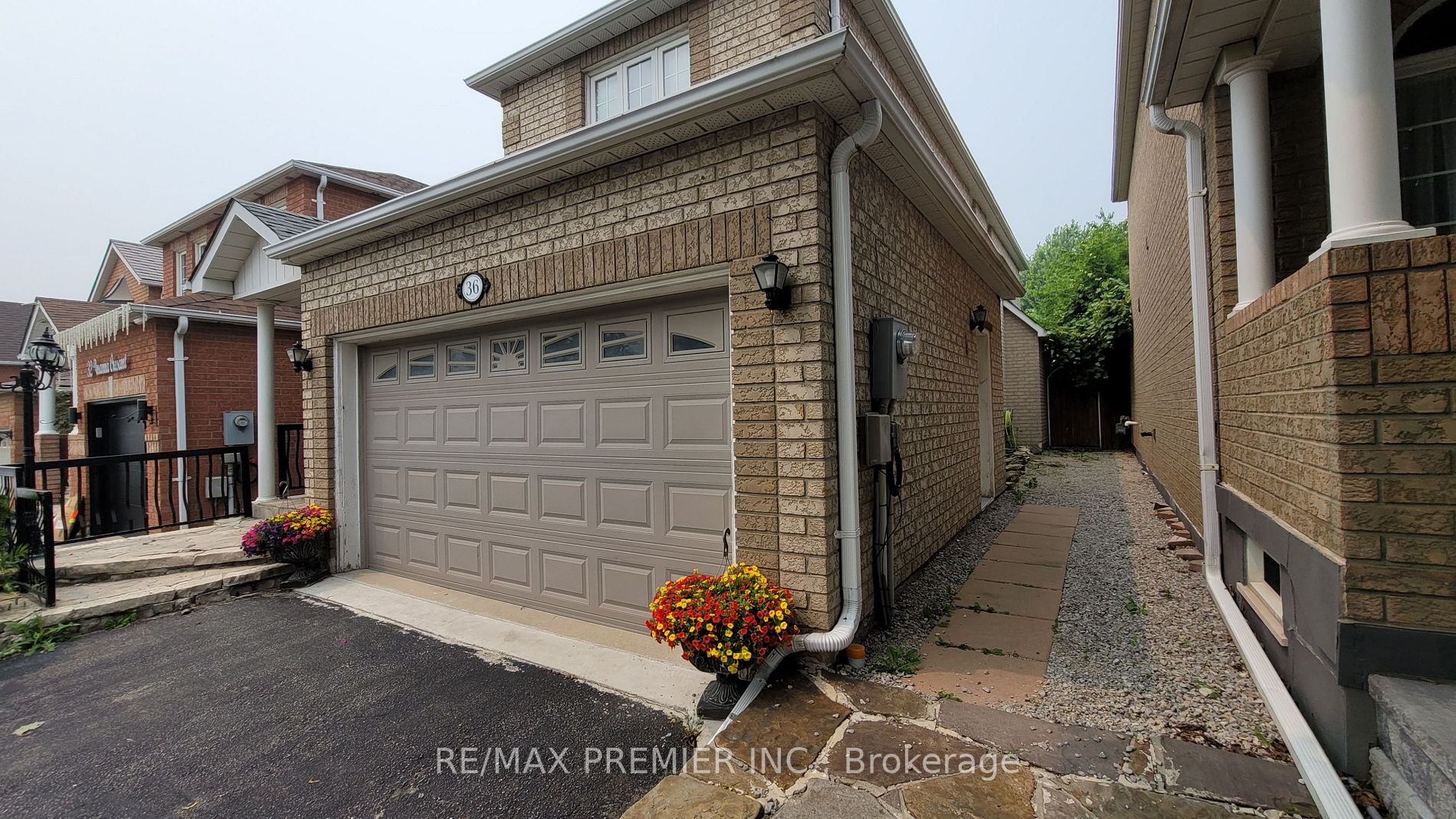 36 Rosanna Cres