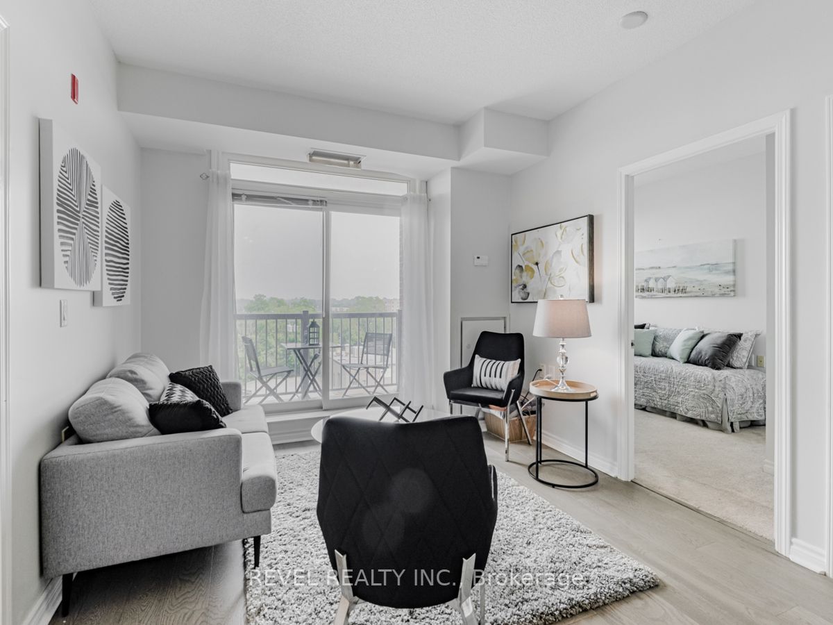 15450 Yonge St, #402