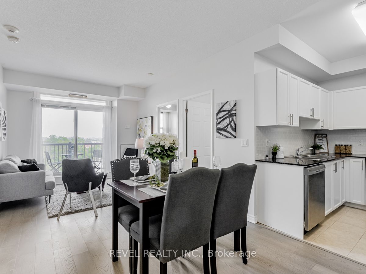 15450 Yonge St, #402