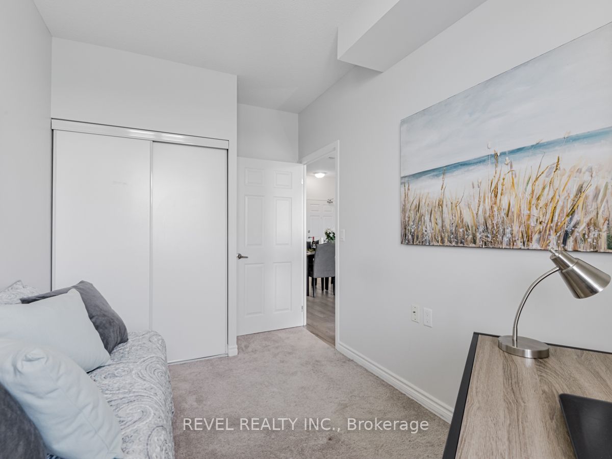 15450 Yonge St, #402