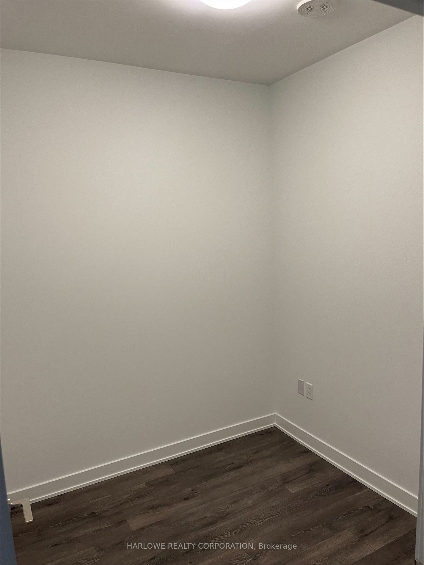 105 Oneida Cres, #406