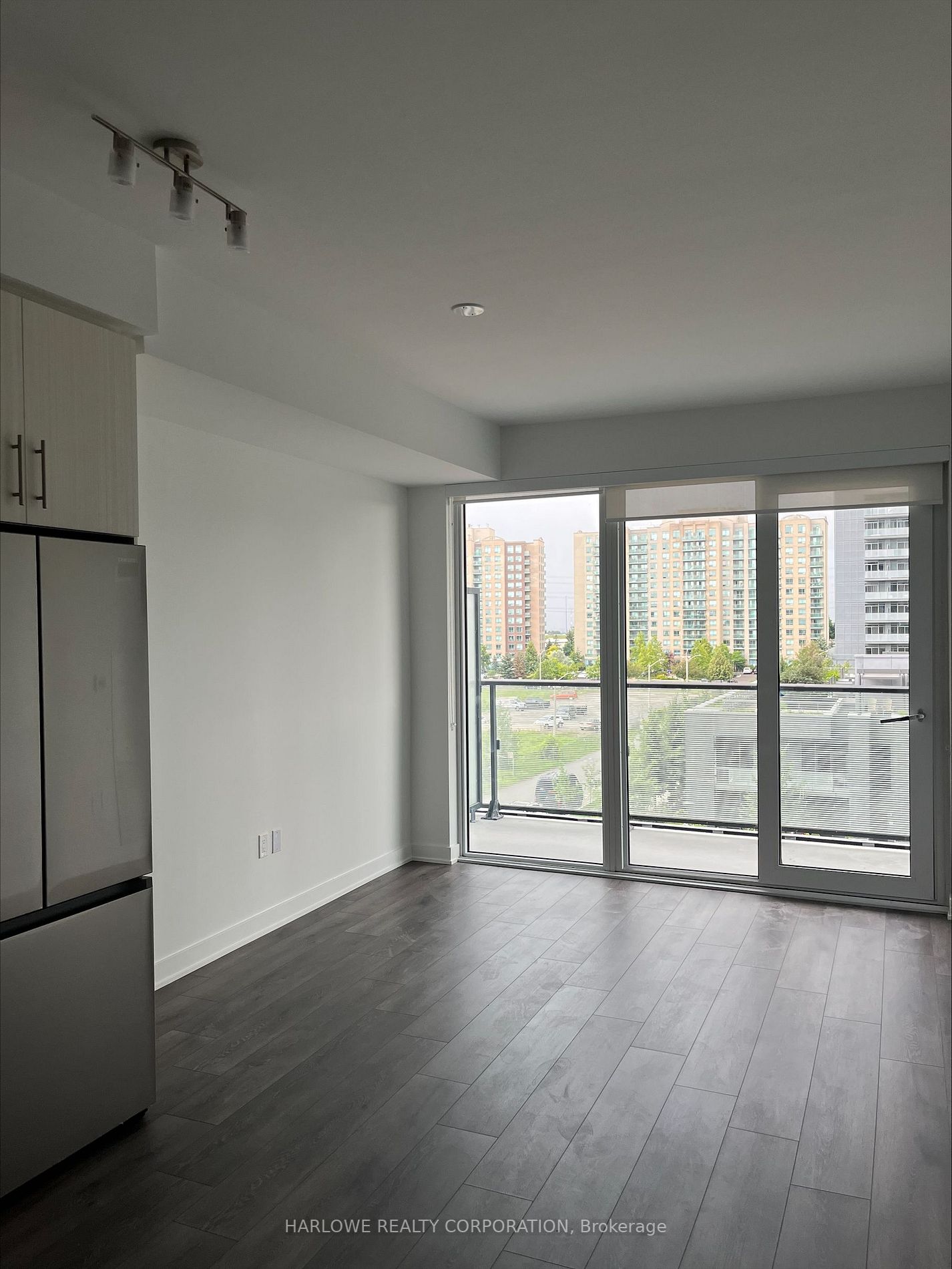 105 Oneida Cres, #406