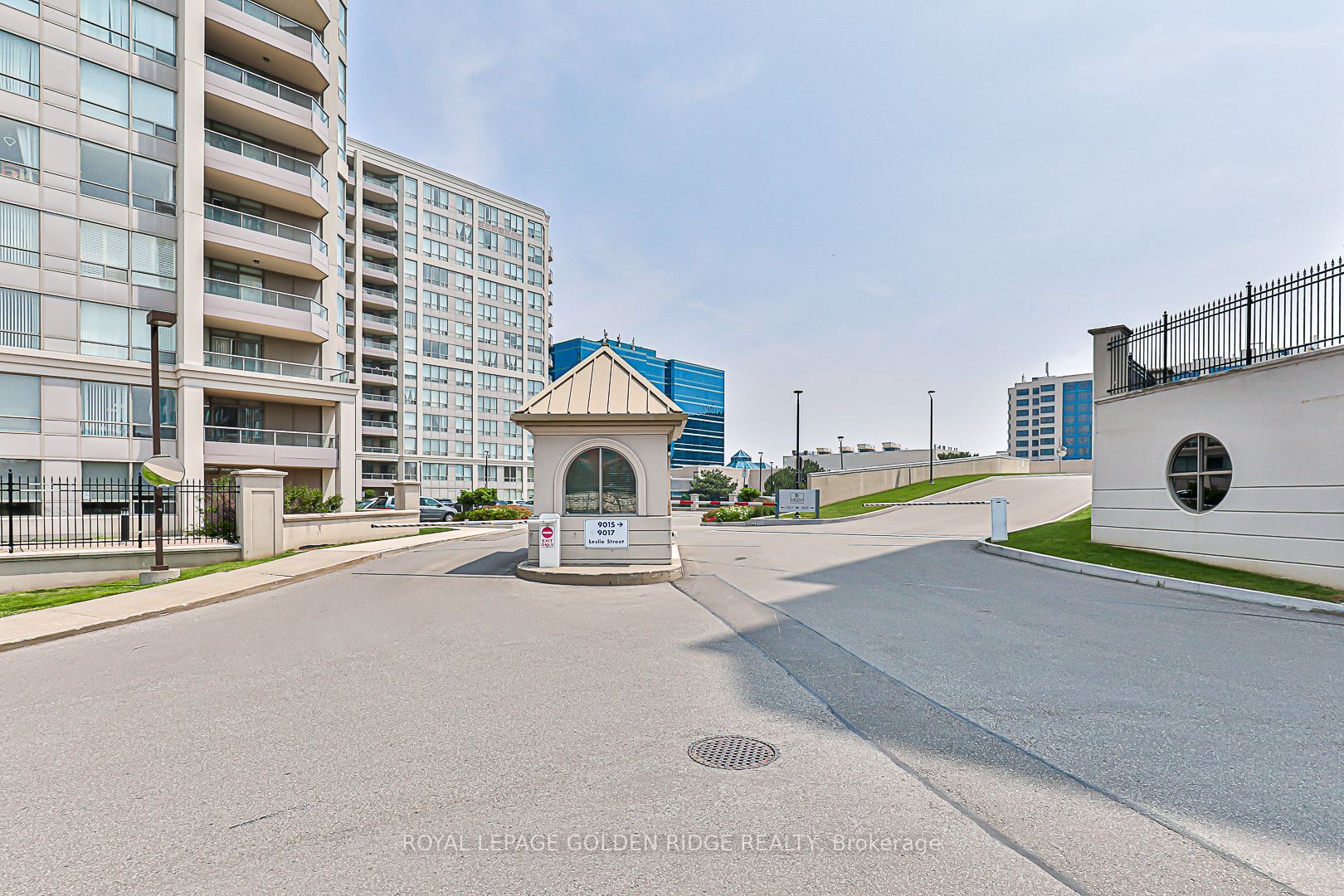 9015 Leslie St, #717
